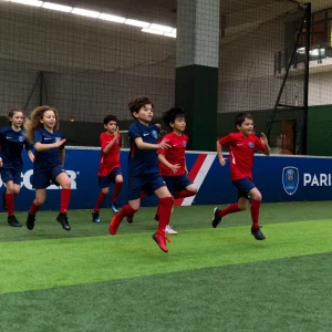 常规足球训练项目 - 星期一 17:00-18:00 (7-10岁)